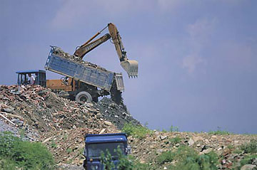 UK Researchers Use Bacteria to Generate Hydrogen from Landfills