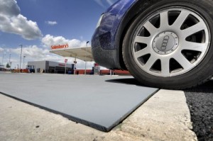 sainsbury quays 4 300x199 Sainsburys Using Parking Cars Kinetic Energy to Power Up