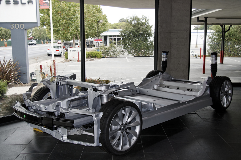 Tesla Model S' Structural Electric Vehicle Battery Reduces Weight and Increases Efficiency