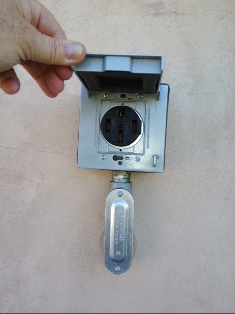 Tesla Model S Not The Source Of Garage Fire Green Optimistic Nema 14 50 Wall Receptacle To Blame For Garage Fire Not Tesla Model S