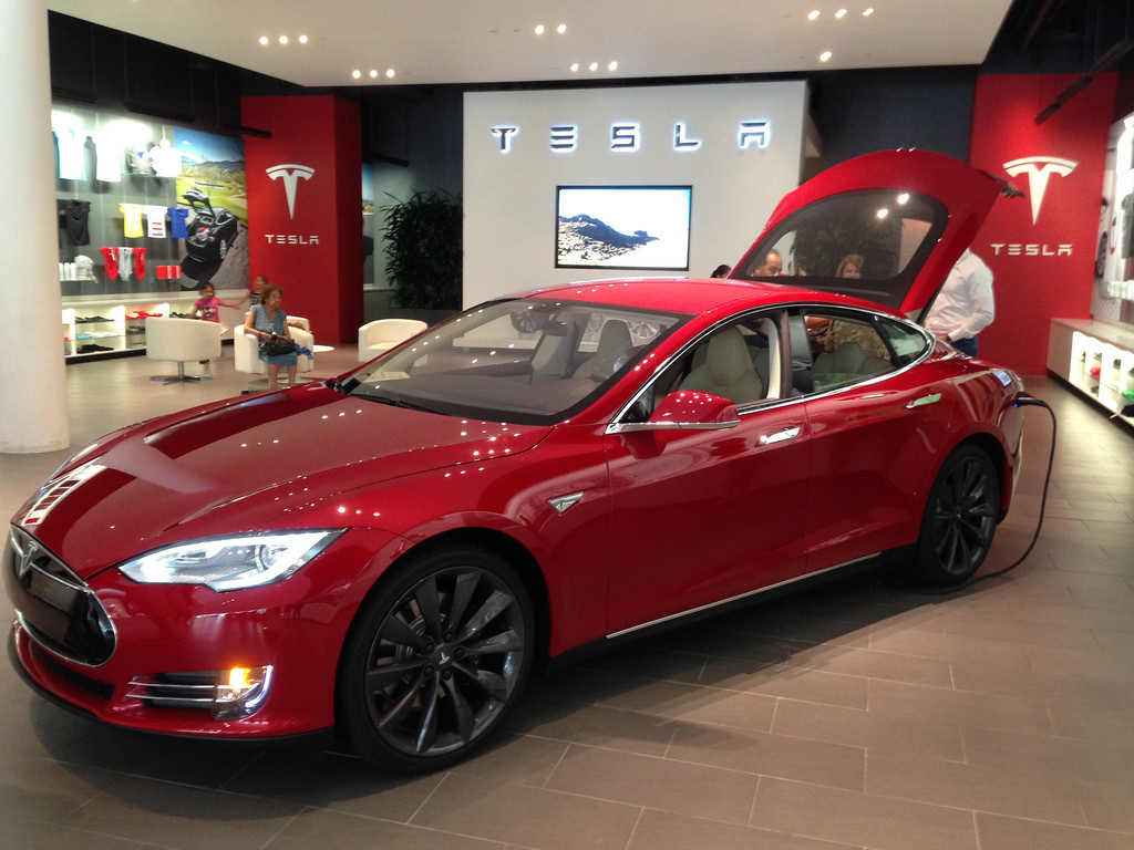 Tesla Motors sells direct in Tesla Stores. Might the company benefit from entering franchise agreements?